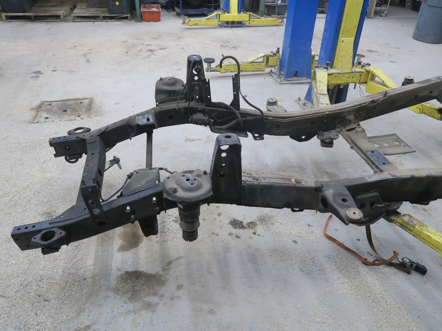 1991-1992 Toyota Land Cruiser FJ80 Body Frame Crossmember Assembly