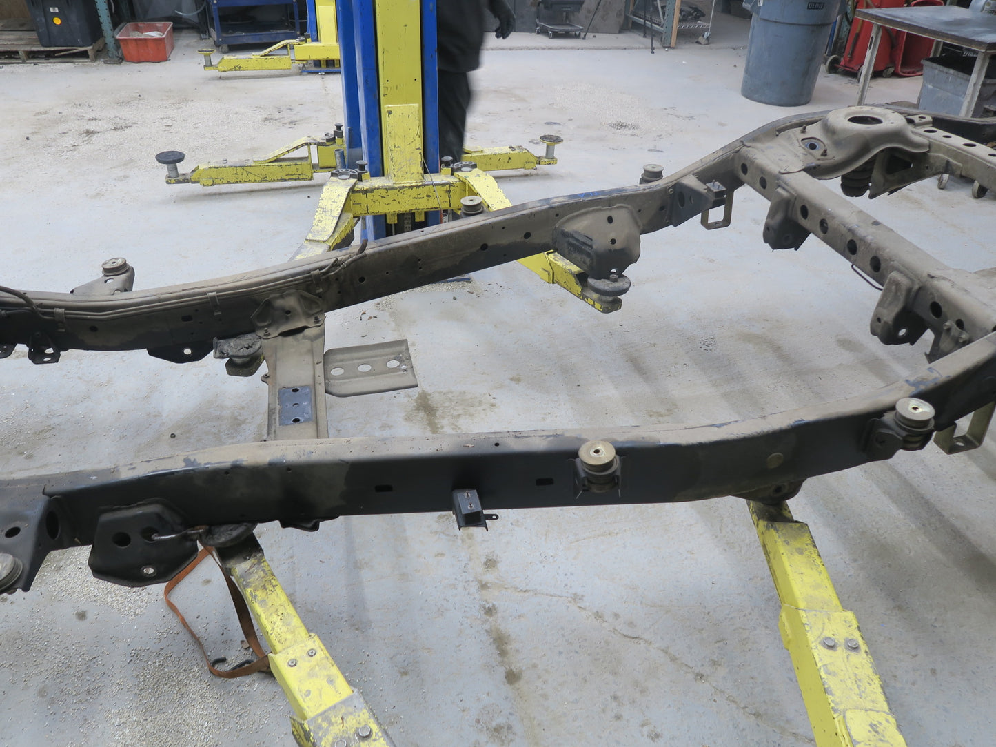 1991-1992 Toyota Land Cruiser FJ80 Body Frame Crossmember Assembly