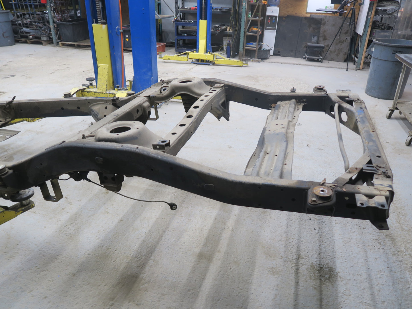 1991-1992 Toyota Land Cruiser FJ80 Body Frame Crossmember Assembly