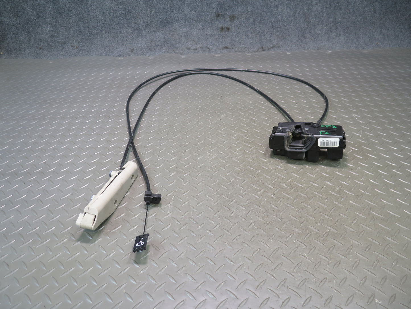 2004-2009 Cadillac XLR Left Door Lock Latch w Handle & Cable
