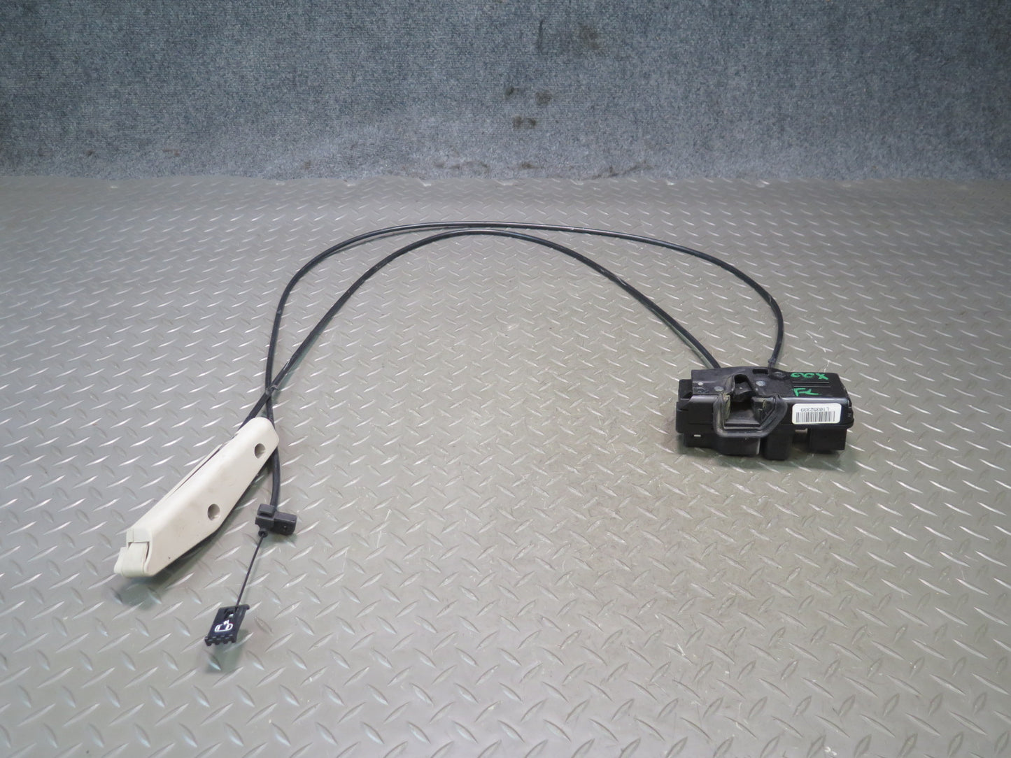 2004-2009 Cadillac XLR Left Door Lock Latch w Handle & Cable