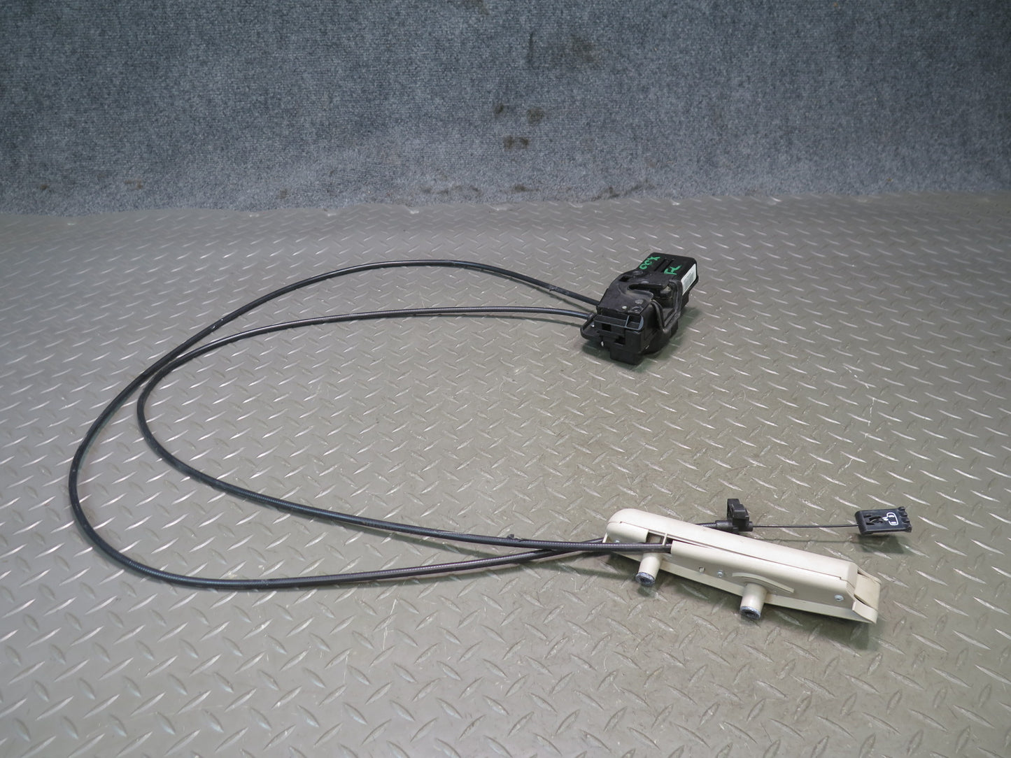 2004-2009 Cadillac XLR Left Door Lock Latch w Handle & Cable