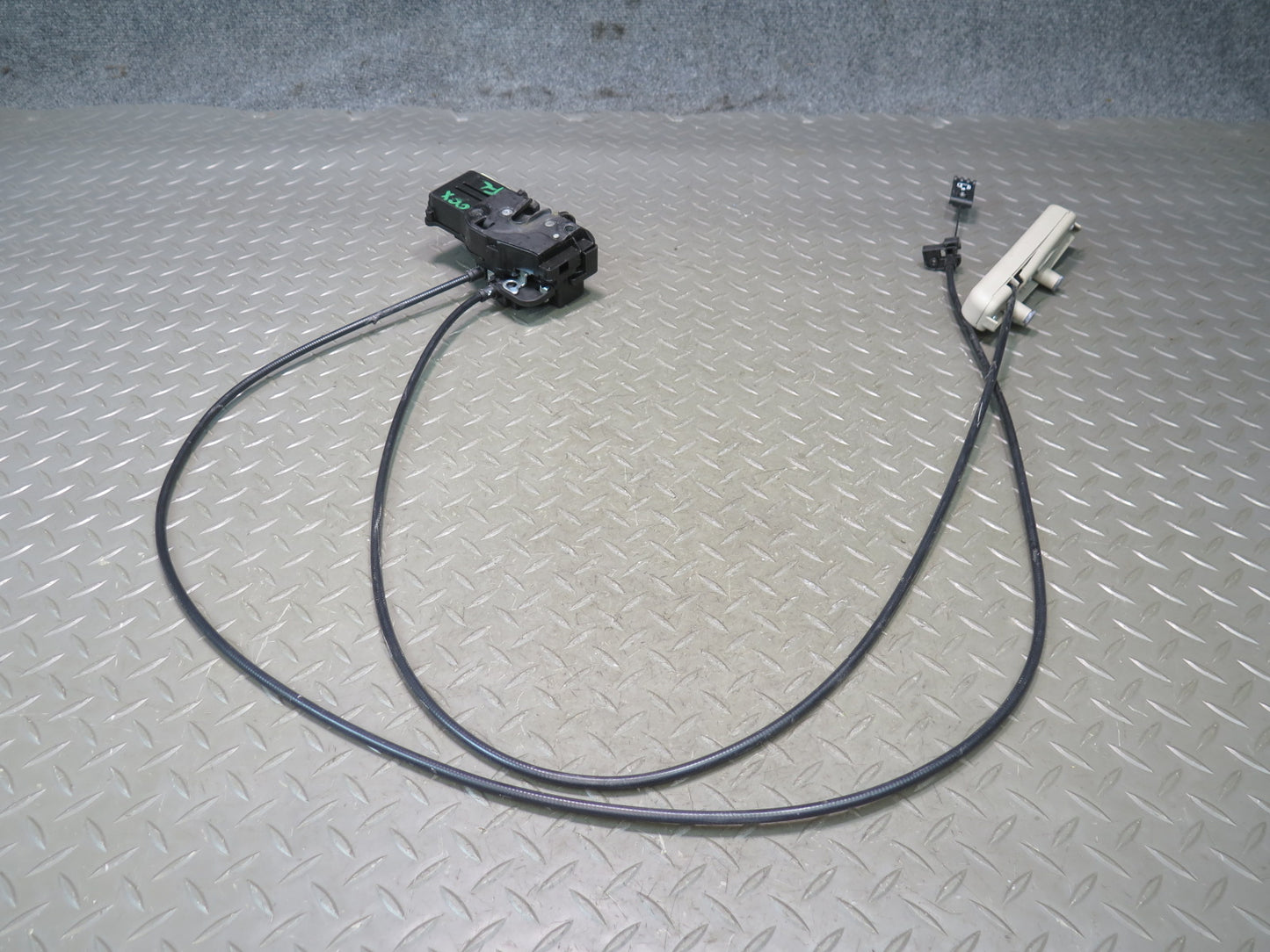 2004-2009 Cadillac XLR Left Door Lock Latch w Handle & Cable