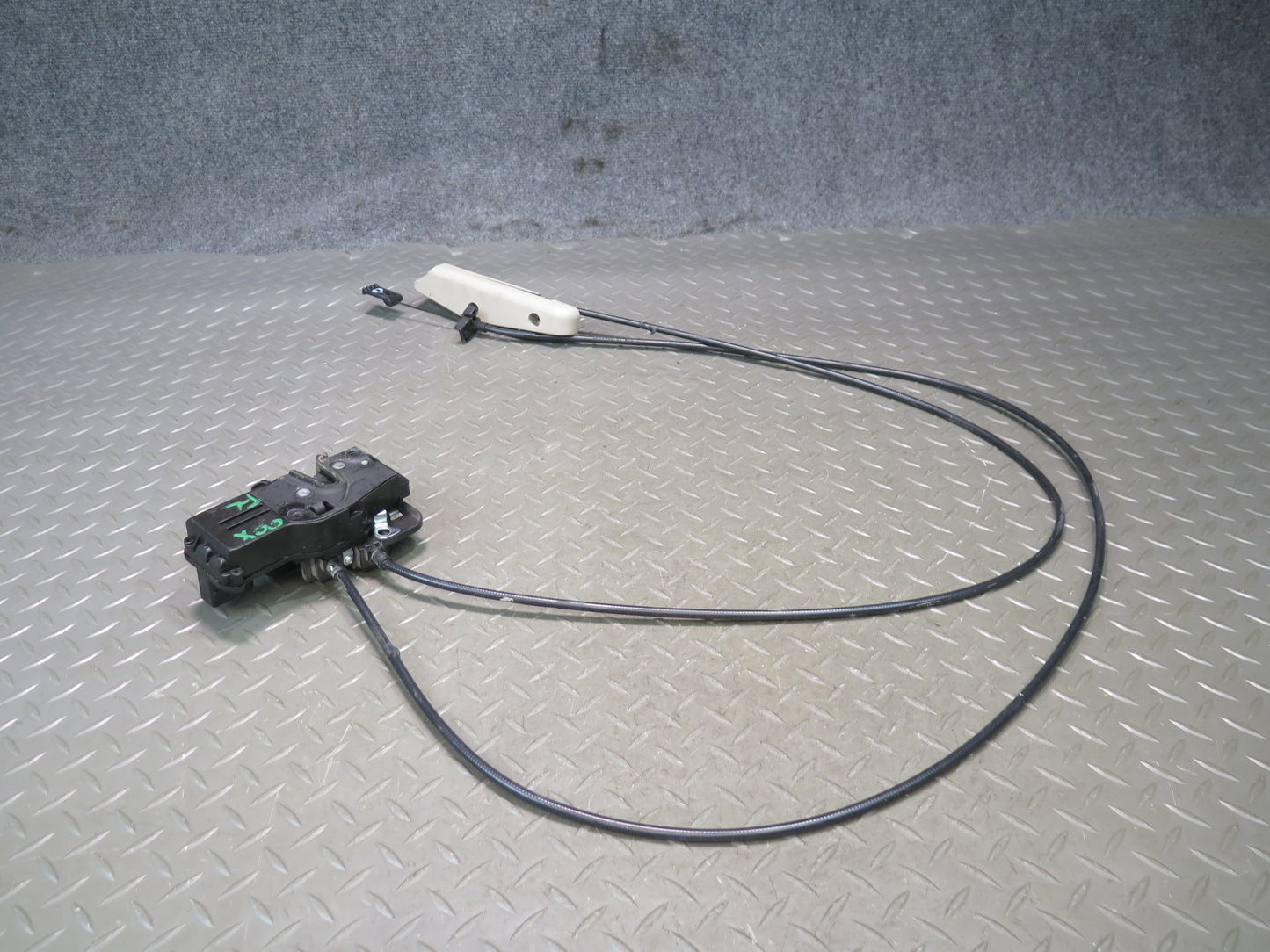 2004-2009 Cadillac XLR Left Door Lock Latch w Handle & Cable