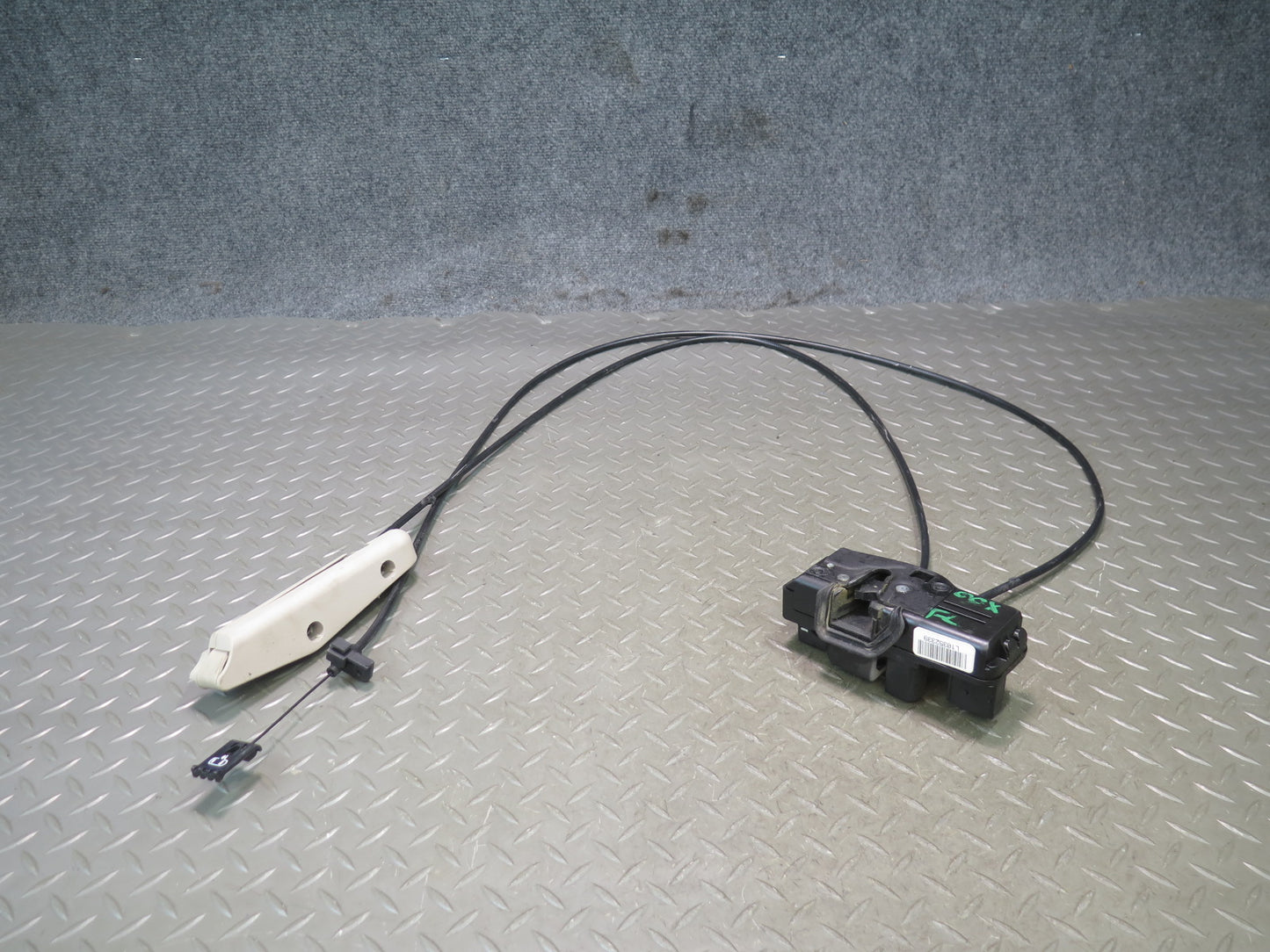 2004-2009 Cadillac XLR Left Door Lock Latch w Handle & Cable