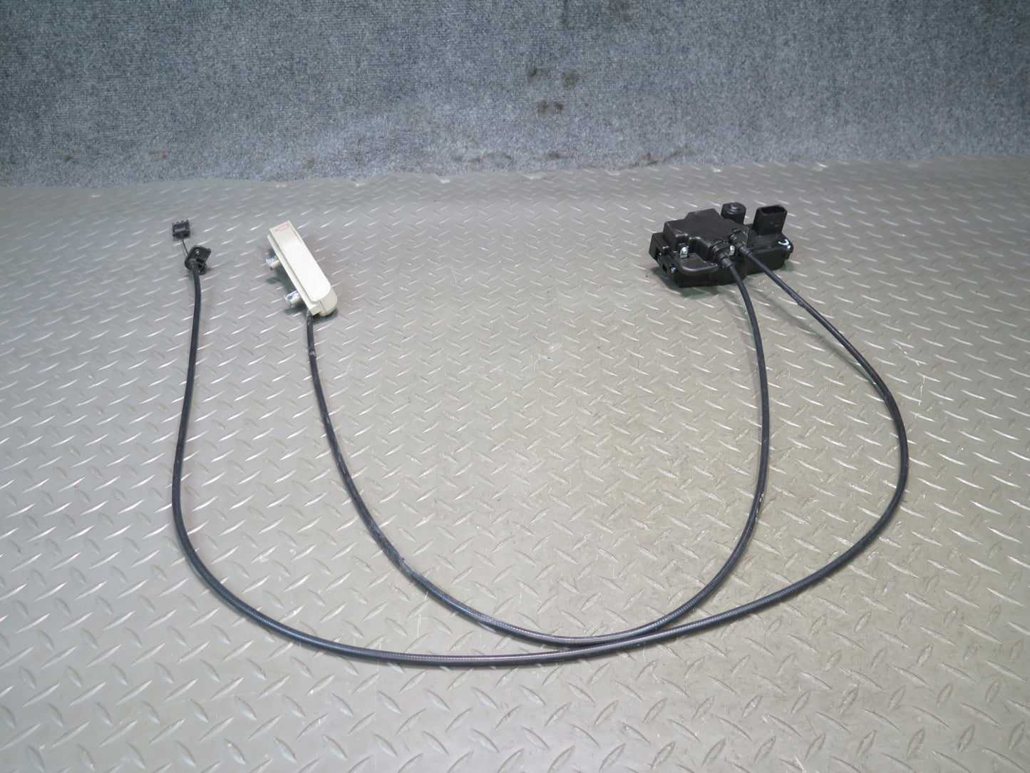 2004-2009 Cadillac XLR Left Door Lock Latch w Handle & Cable