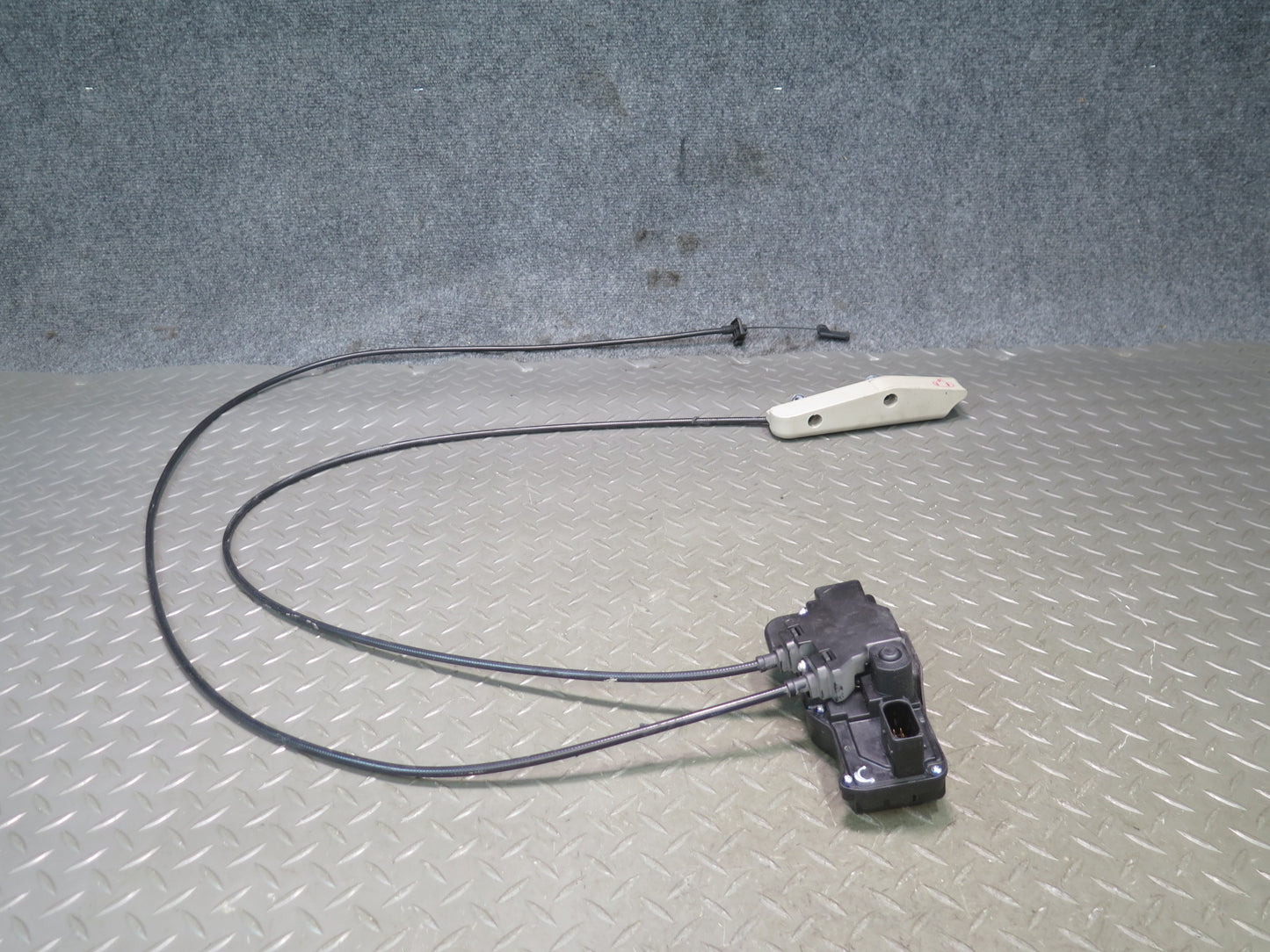 2004-2009 Cadillac XLR Left Door Lock Latch w Handle & Cable