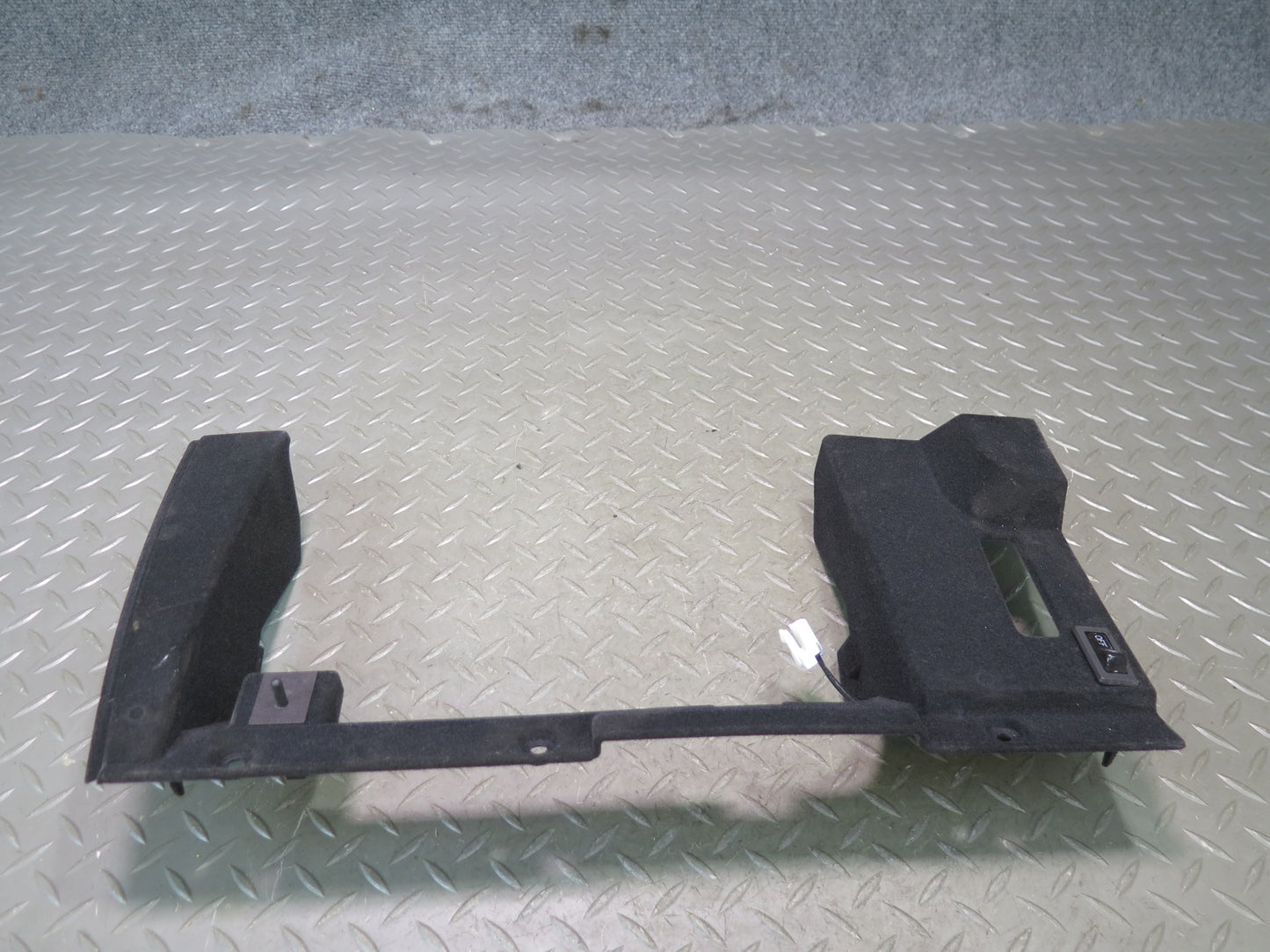 2004-2009 Cadillac XLR Glove Box Frame Trim Panel 10305572