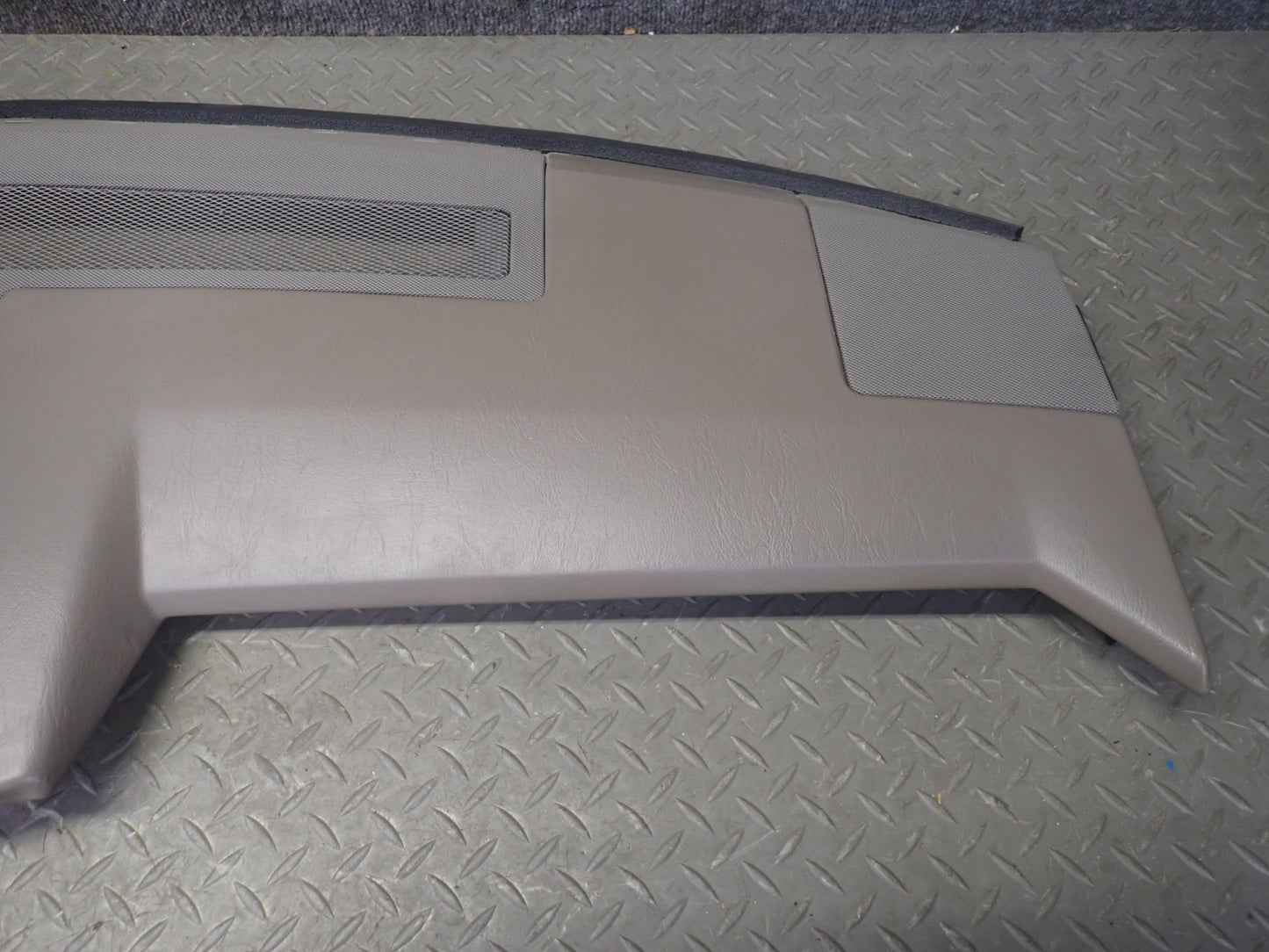 2004-2008 Cadillac XLR Dashboard Upper Trim Cover Panel Shale 10314216
