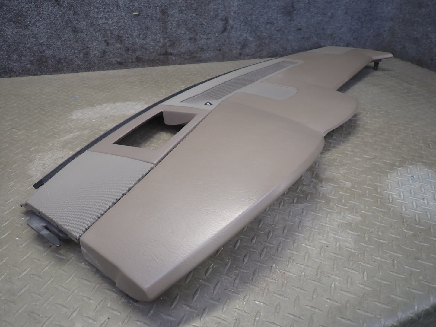 2004-2008 Cadillac XLR Dashboard Upper Trim Cover Panel Shale 10314216