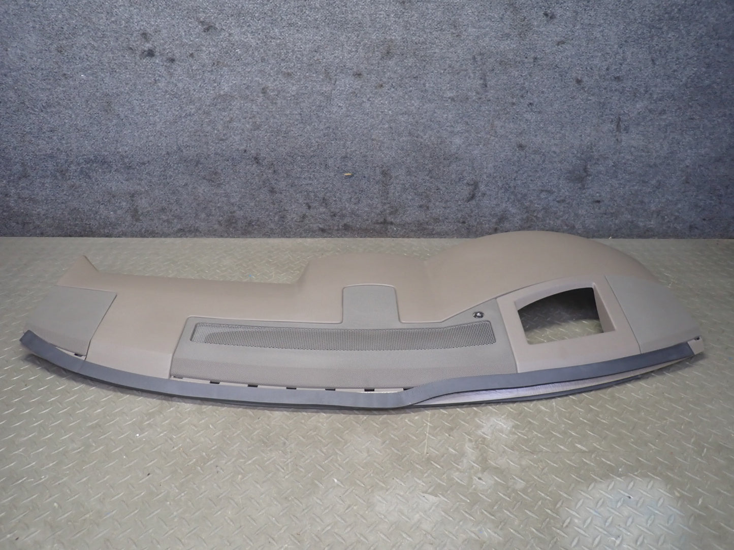 2004-2008 Cadillac XLR Dashboard Upper Trim Cover Panel Shale 10314216