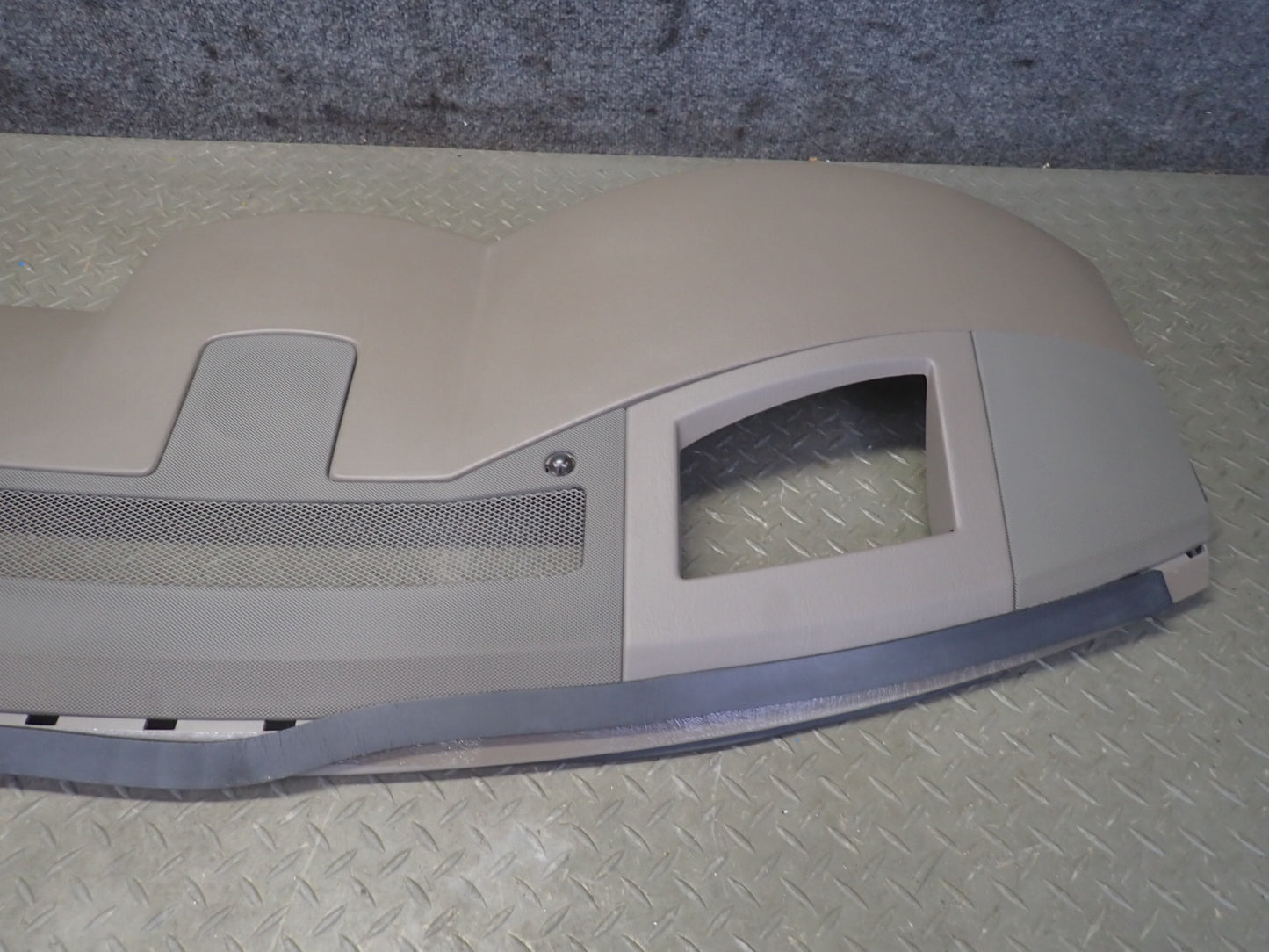 2004-2008 Cadillac XLR Dashboard Upper Trim Cover Panel Shale 10314216