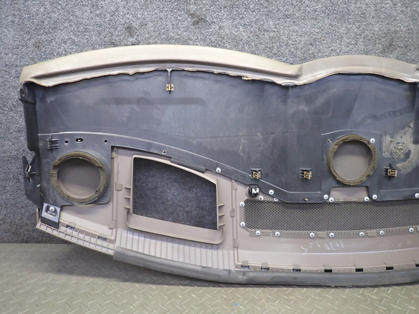 2004-2008 Cadillac XLR Dashboard Upper Trim Cover Panel Shale 10314216