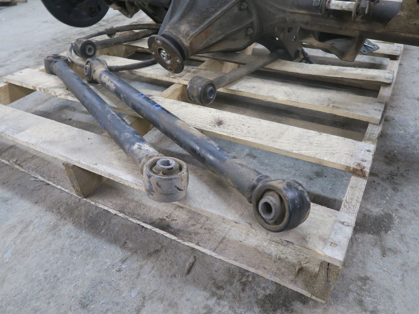 1991-1994 Toyota Land Cruiser FJ80 A/T Rear Axle With Differential 4.10 Ratio