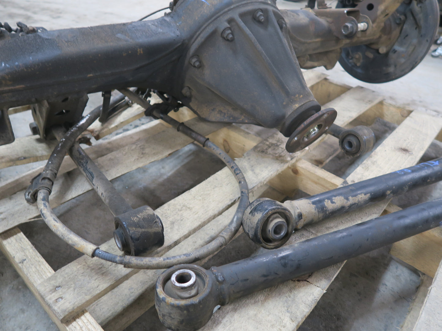 1991-1994 Toyota Land Cruiser FJ80 A/T Rear Axle With Differential 4.10 Ratio