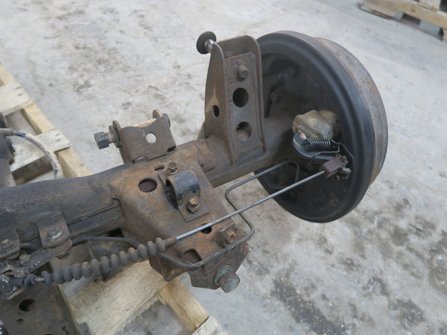 1991-1994 Toyota Land Cruiser FJ80 A/T Rear Axle With Differential 4.10 Ratio