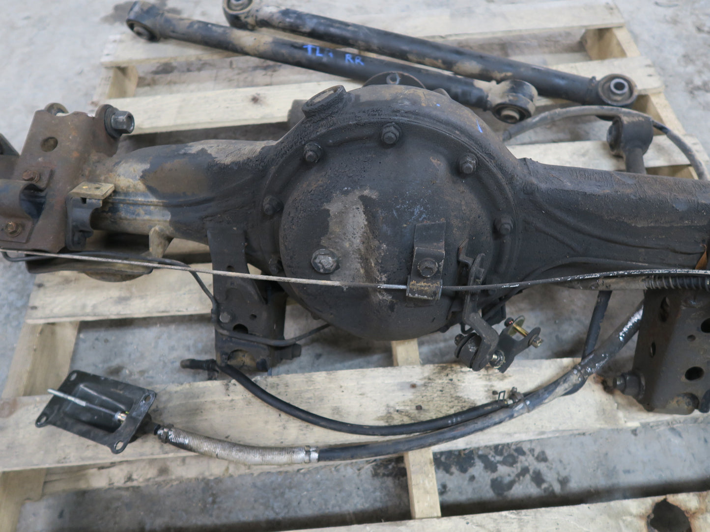 1991-1994 Toyota Land Cruiser FJ80 A/T Rear Axle With Differential 4.10 Ratio