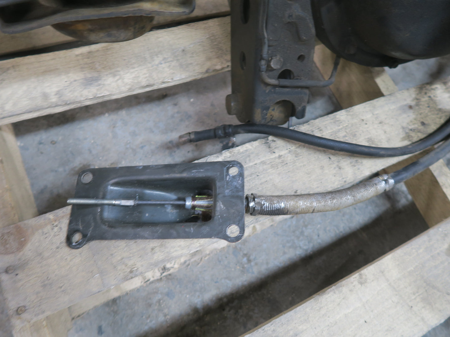 1991-1994 Toyota Land Cruiser FJ80 A/T Rear Axle With Differential 4.10 Ratio
