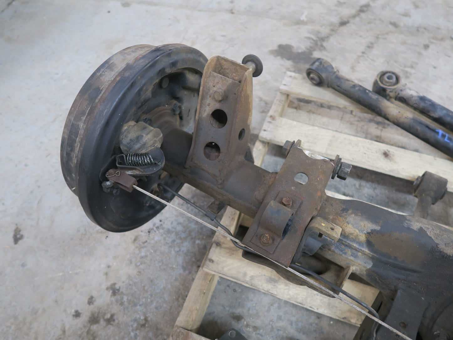 1991-1994 Toyota Land Cruiser FJ80 A/T Rear Axle With Differential 4.10 Ratio