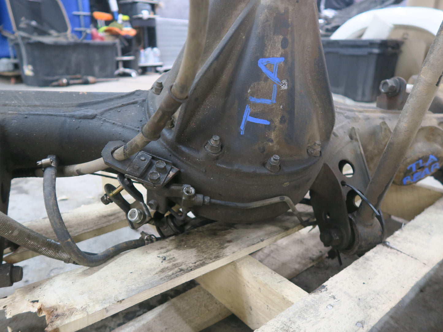 1991-1994 Toyota Land Cruiser FJ80 A/T Rear Axle With Differential 4.10 Ratio
