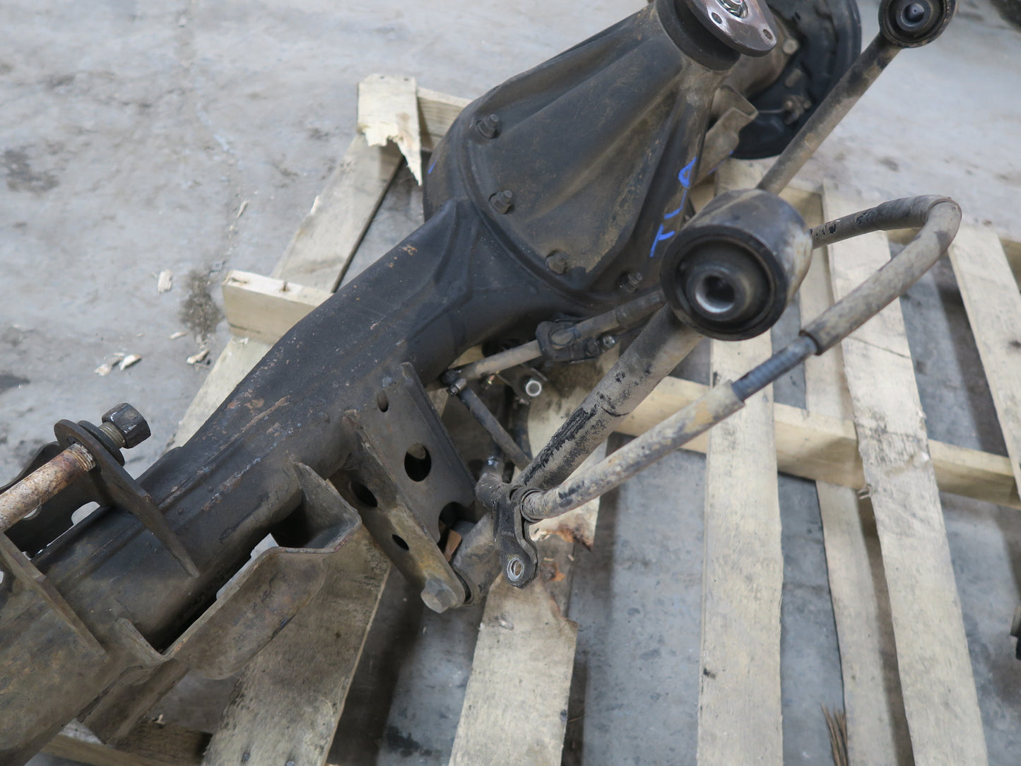 1991-1994 Toyota Land Cruiser FJ80 A/T Rear Axle With Differential 4.10 Ratio