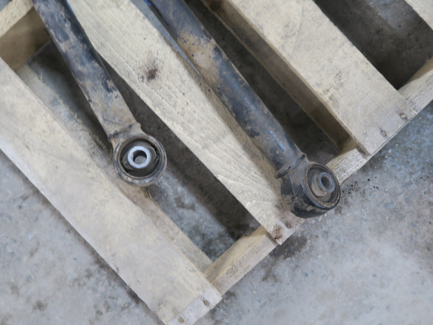 1991-1994 Toyota Land Cruiser FJ80 A/T Rear Axle With Differential 4.10 Ratio