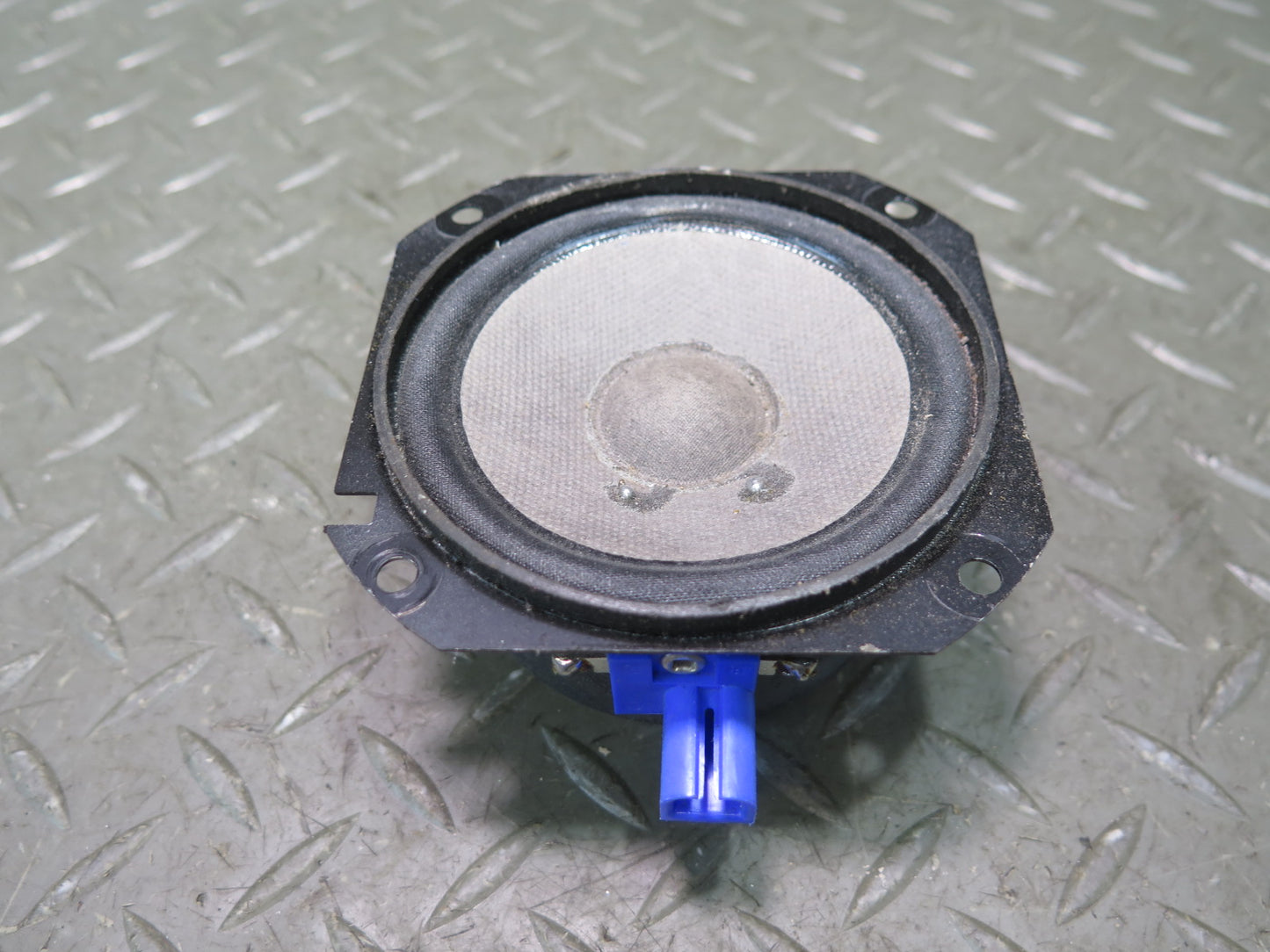 2004-2009 Cadillac XLR Dash Center Speaker 10302898
