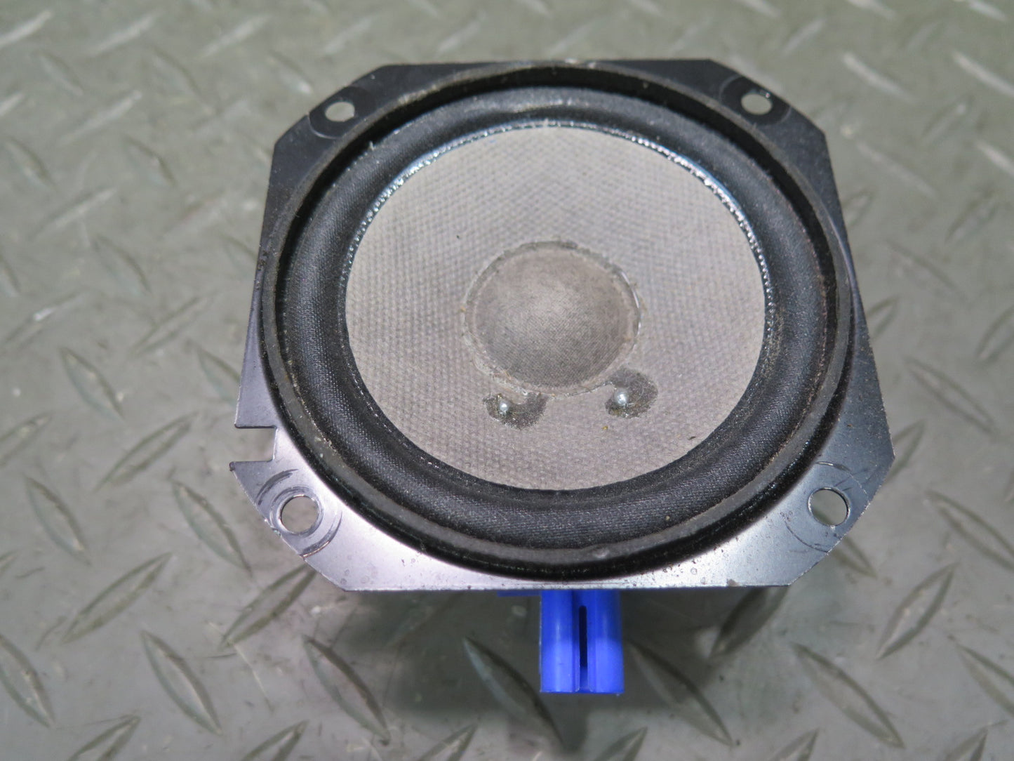 2004-2009 Cadillac XLR Dash Center Speaker 10302898