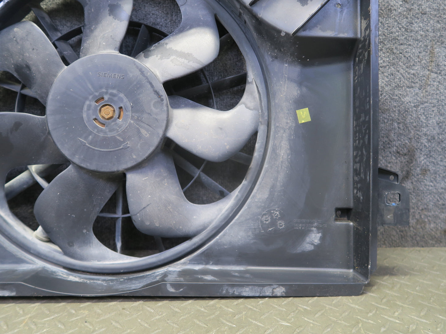 2005-2009 Cadillac XLR 4.6L Engine Motor Cooling Radiator Fan Shroud Assembly