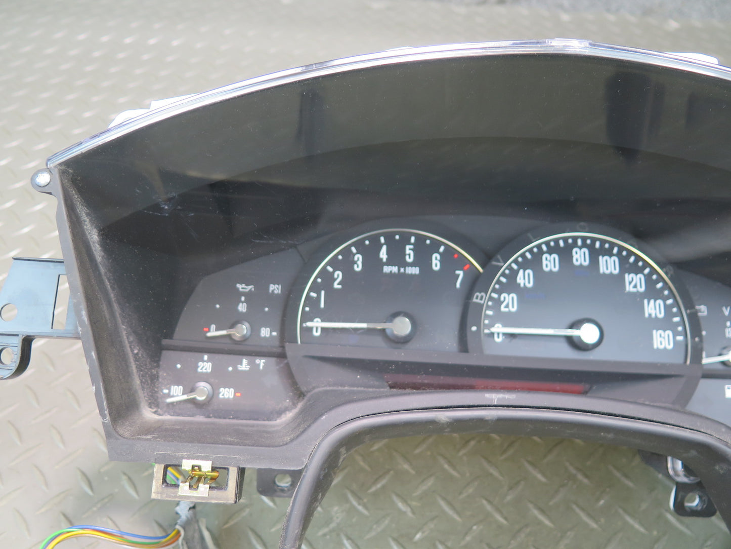 2004-2005 Cadillac XLR Dash Instrument Cluster Gauge Speedometer