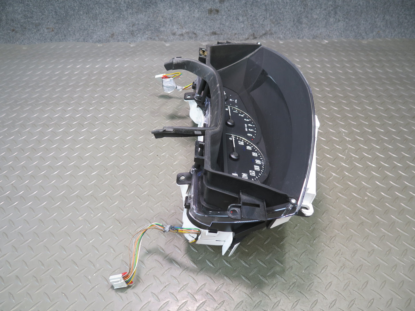 2004-2005 Cadillac XLR Dash Instrument Cluster Gauge Speedometer