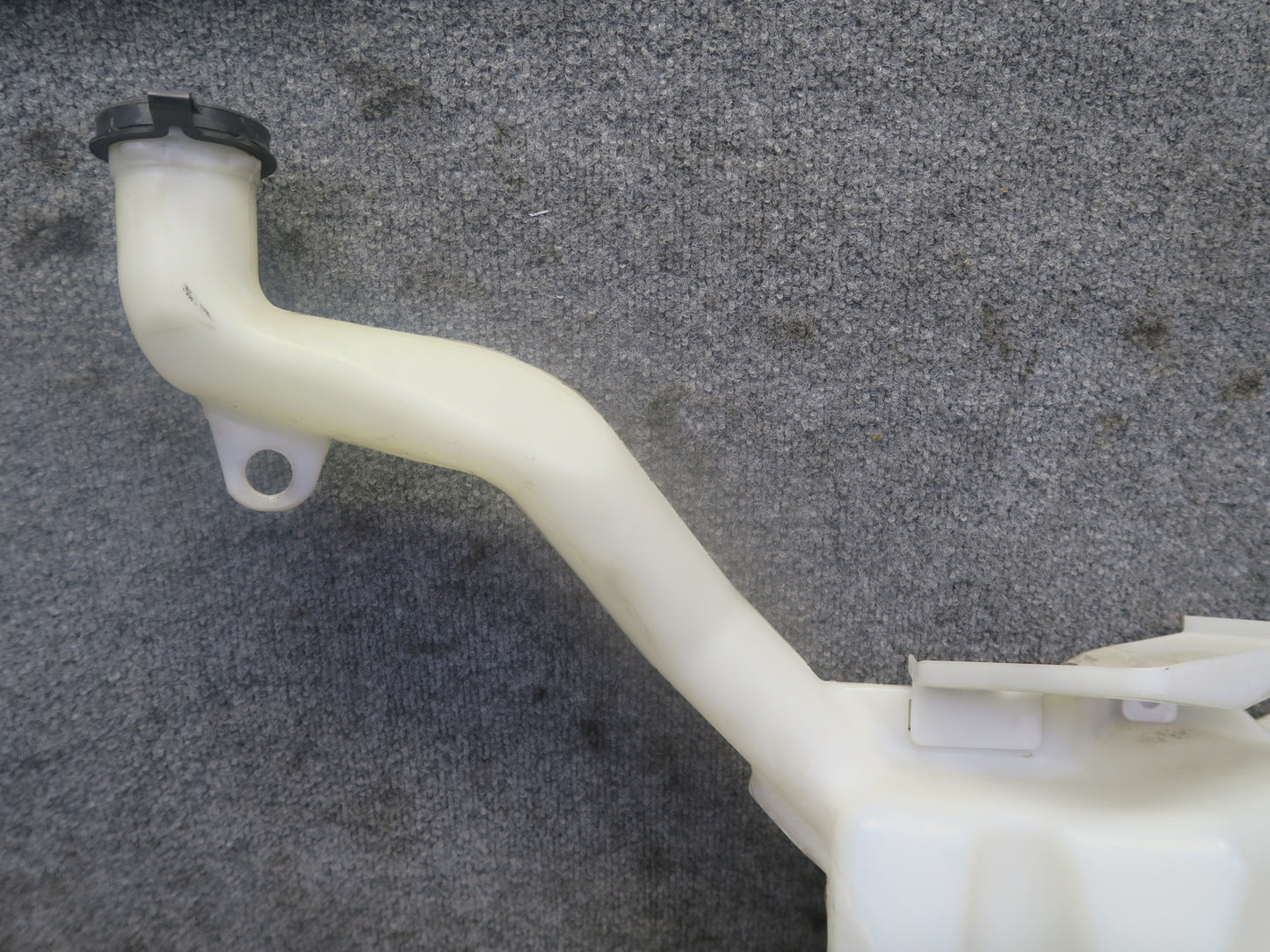 2004-2009 Cadillac XLR Windshield Washer Reservoir Bottle Tank 10339236