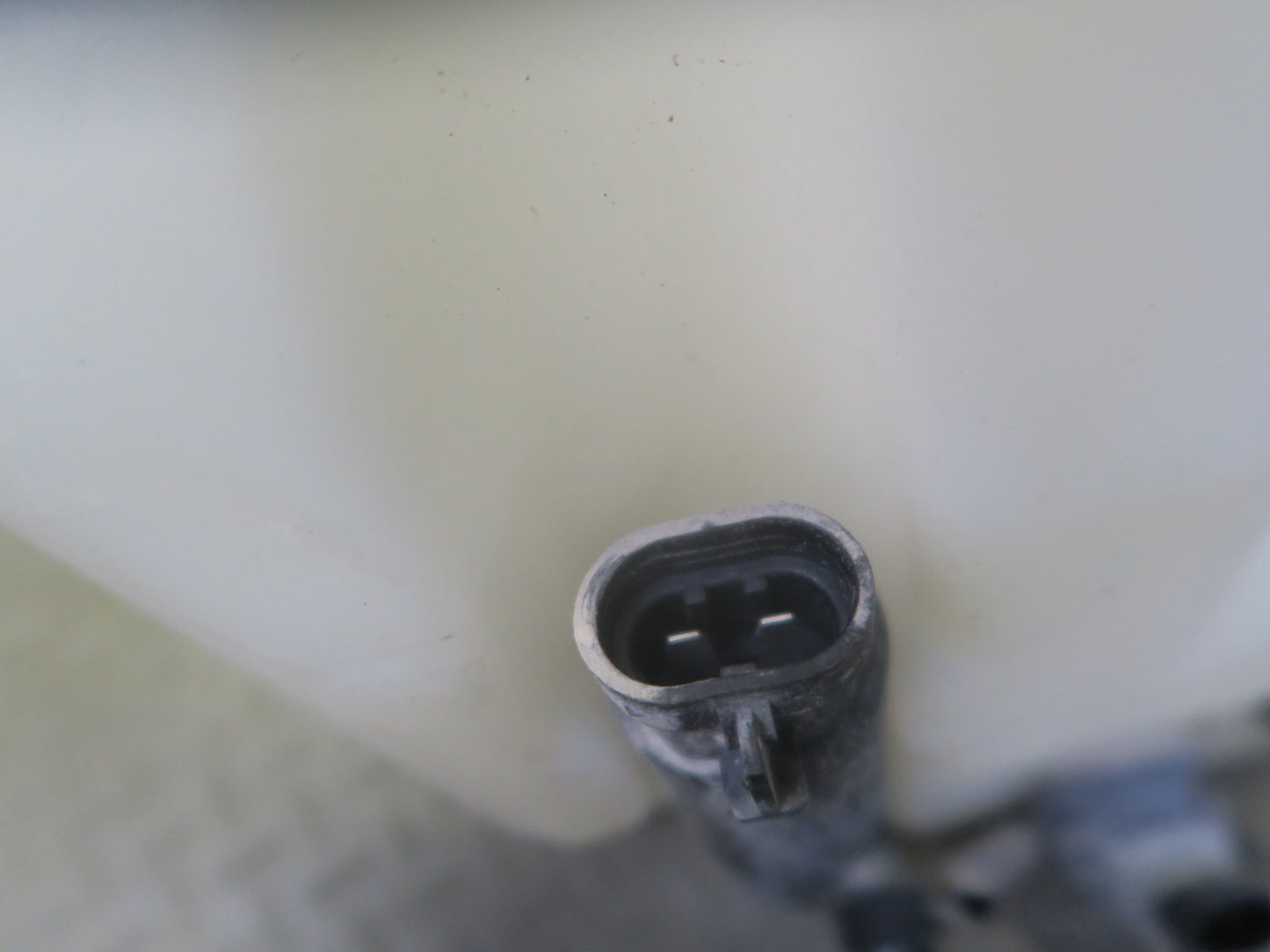 2004-2009 Cadillac XLR Windshield Washer Reservoir Bottle Tank 10339236