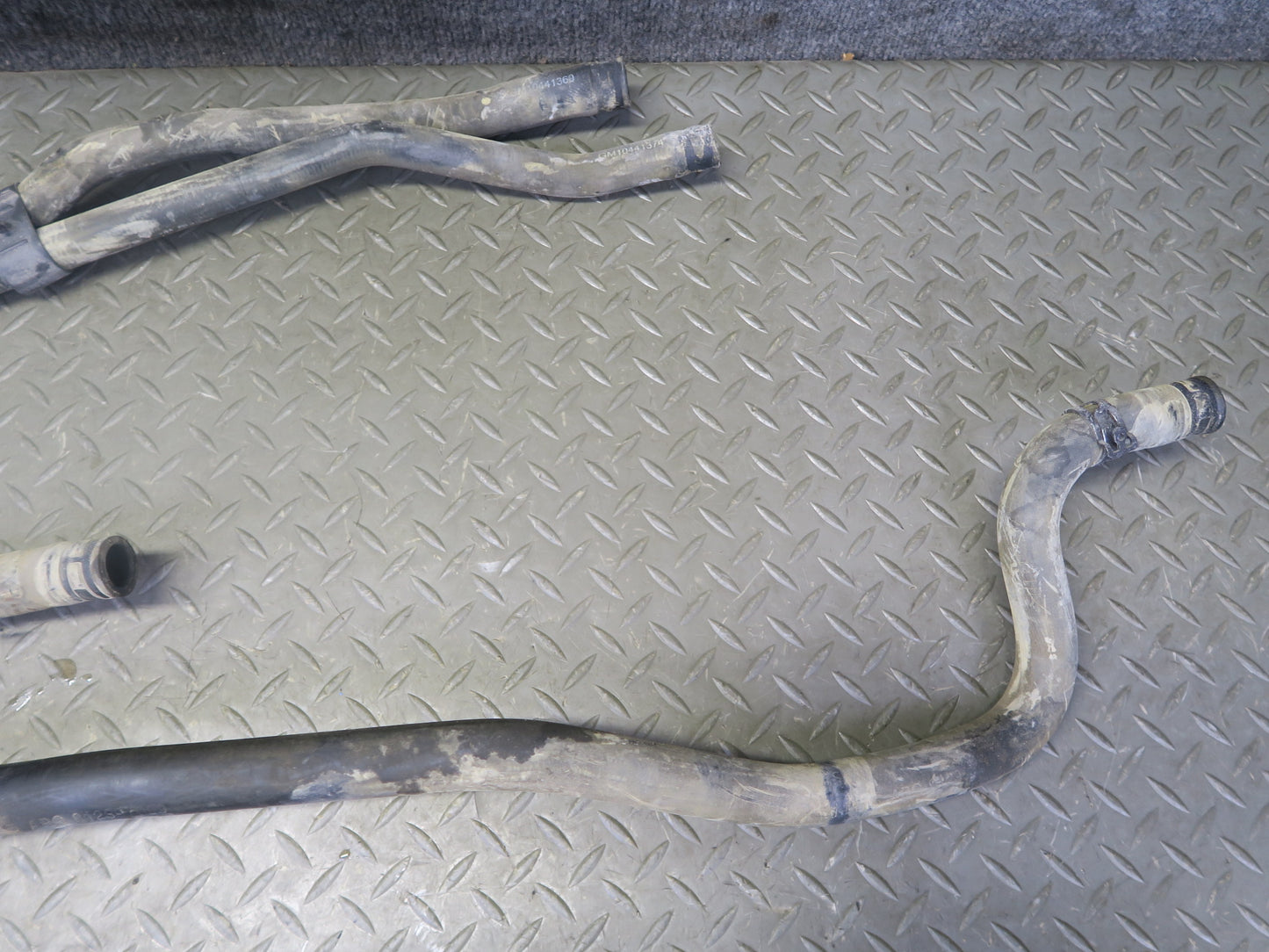 2004-2009 Cadillac XLR 4.6L V8 Engine Coolant Water Pipe Line Hose Tube Set