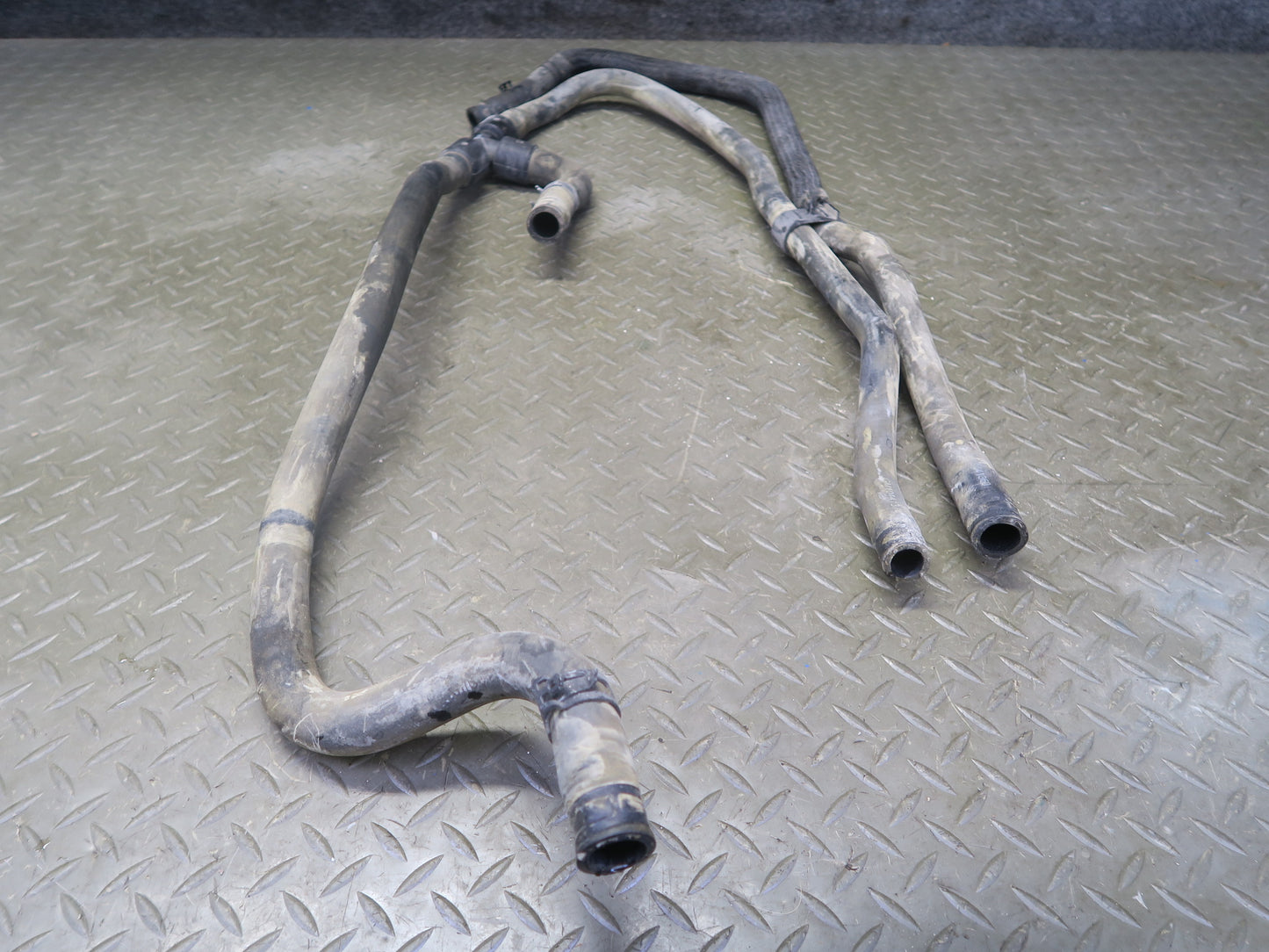 2004-2009 Cadillac XLR 4.6L V8 Engine Coolant Water Pipe Line Hose Tube Set