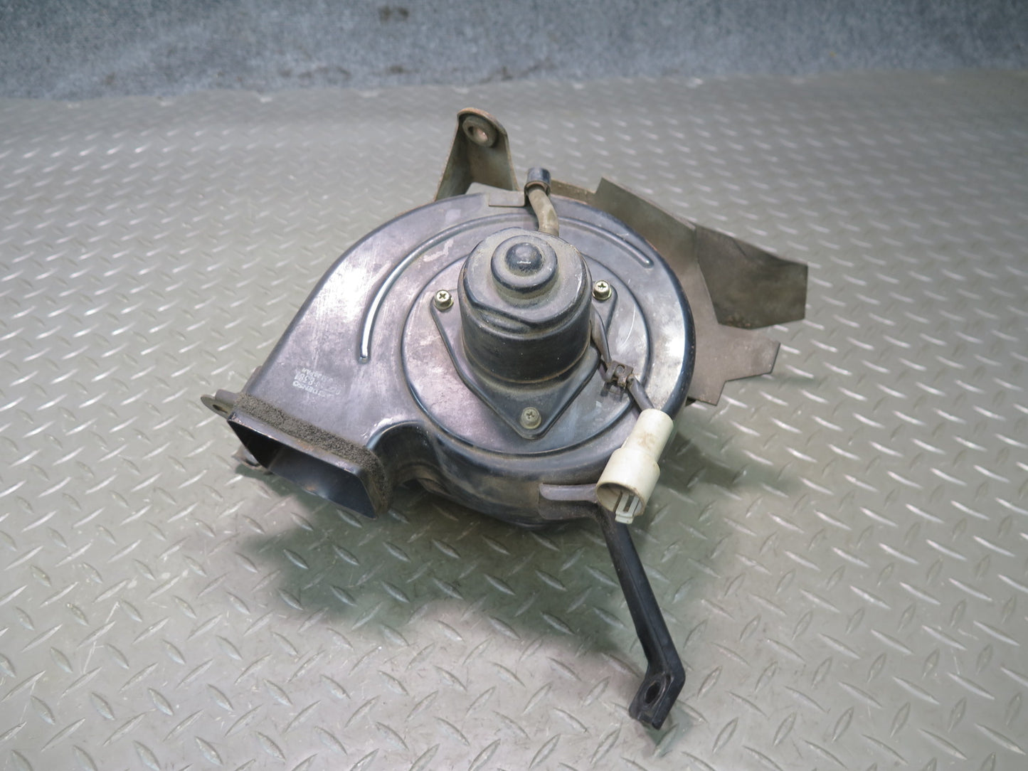 1991-1992 Toyota Land Cruiser FJ80 3FE Air Intake Blower Motor