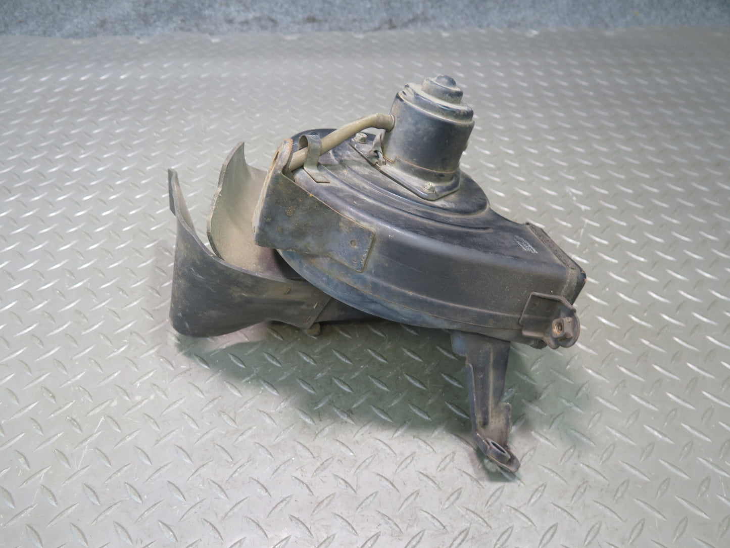 1991-1992 Toyota Land Cruiser FJ80 3FE Air Intake Blower Motor