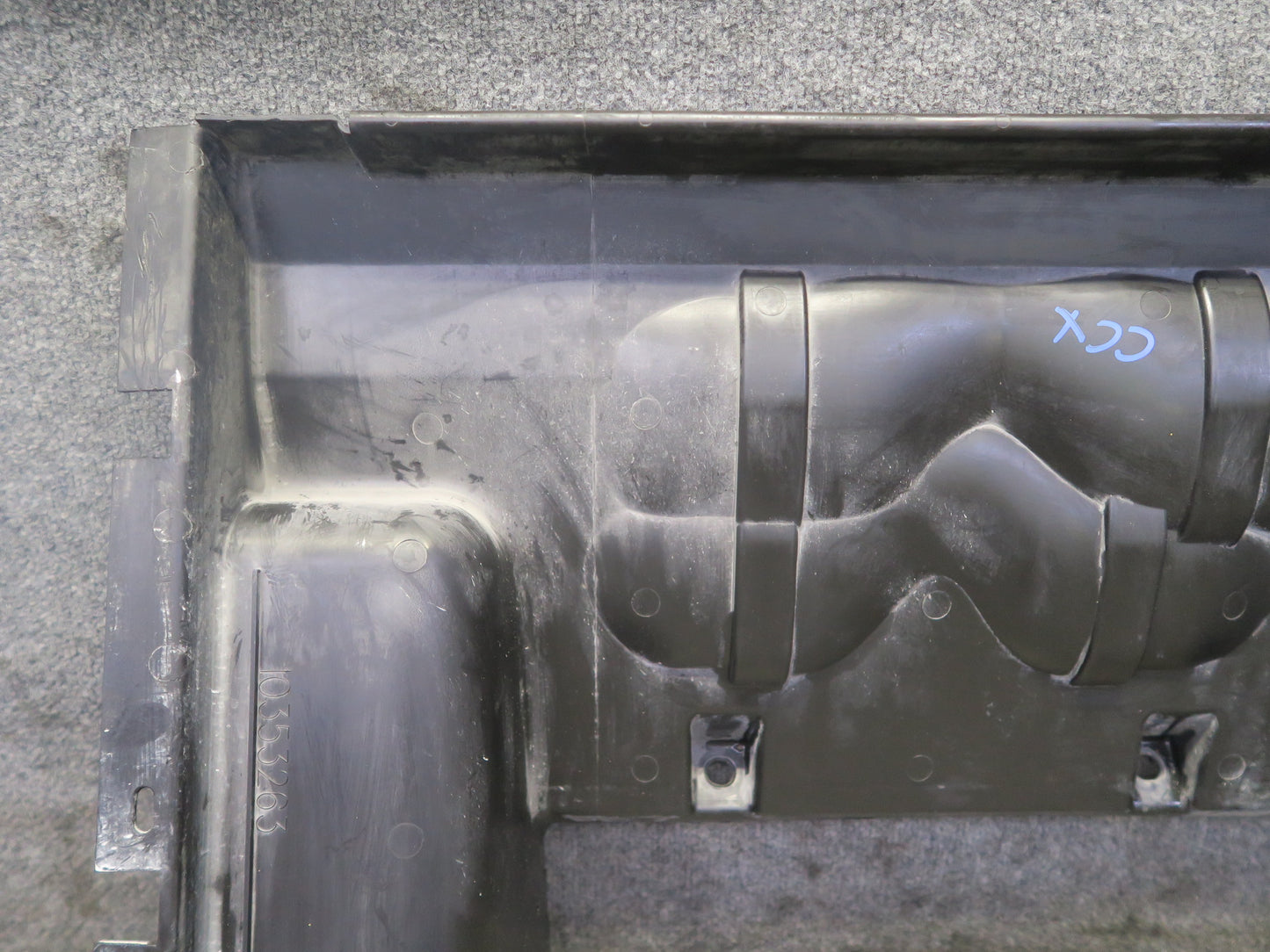 2004-2008 Cadillac XLR 4.6L Radiator Support Baffle Cover Air Duct 10353263