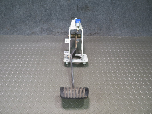 1991-1992 Toyota Land Cruiser FJ80 Brake Stop Pedal w Bracket Support Assembly