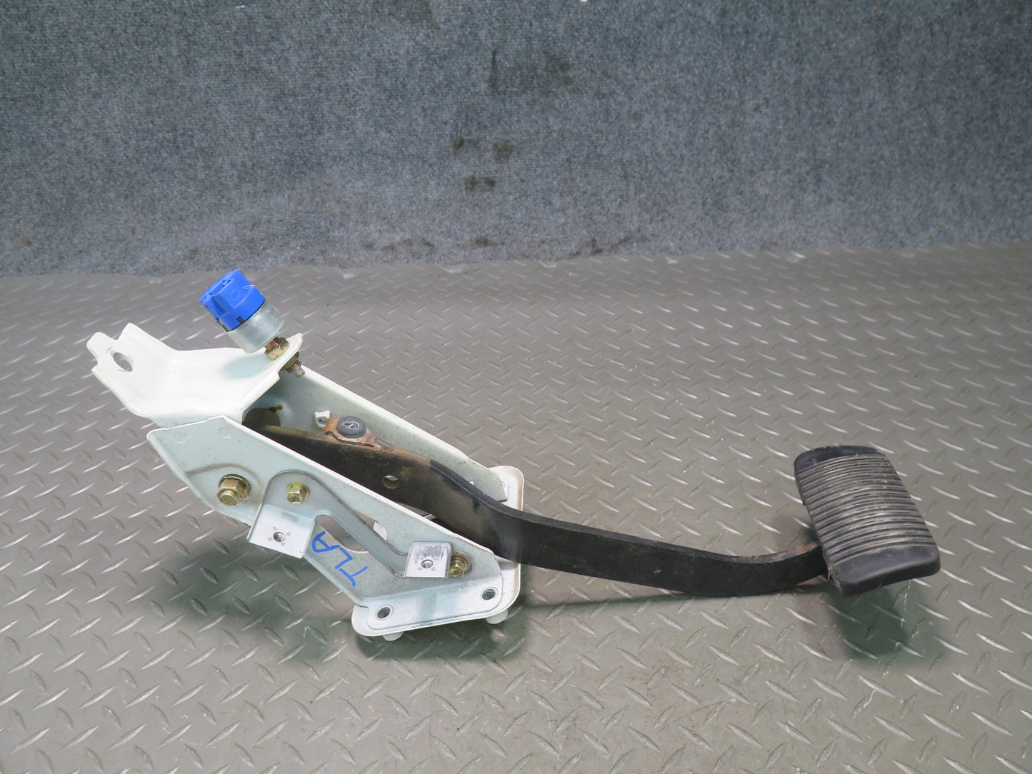 1991-1992 Toyota Land Cruiser FJ80 Brake Stop Pedal w Bracket Support Assembly