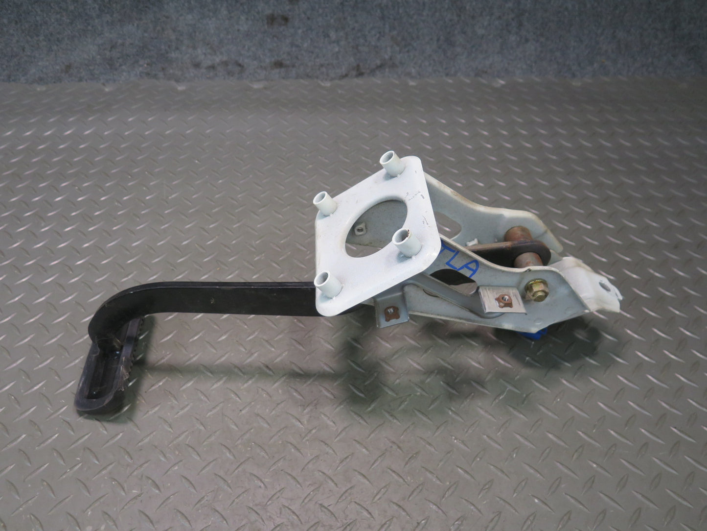 1991-1992 Toyota Land Cruiser FJ80 Brake Stop Pedal w Bracket Support Assembly
