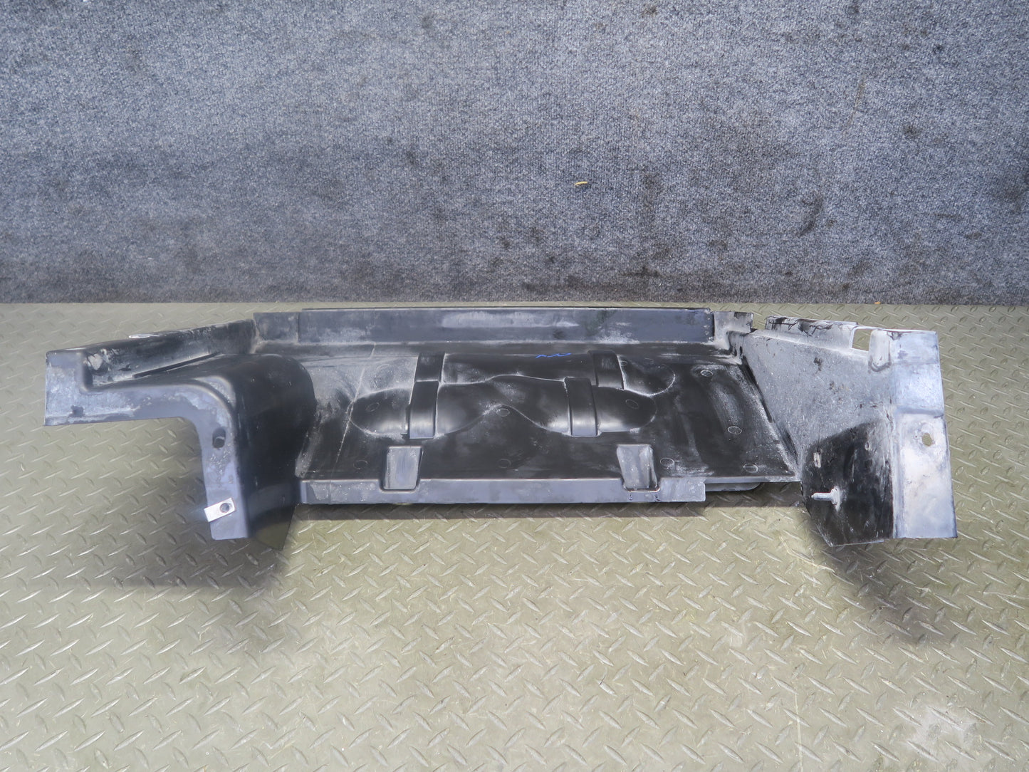 2004-2008 Cadillac XLR 4.6L Radiator Support Baffle Cover Air Duct 10353263