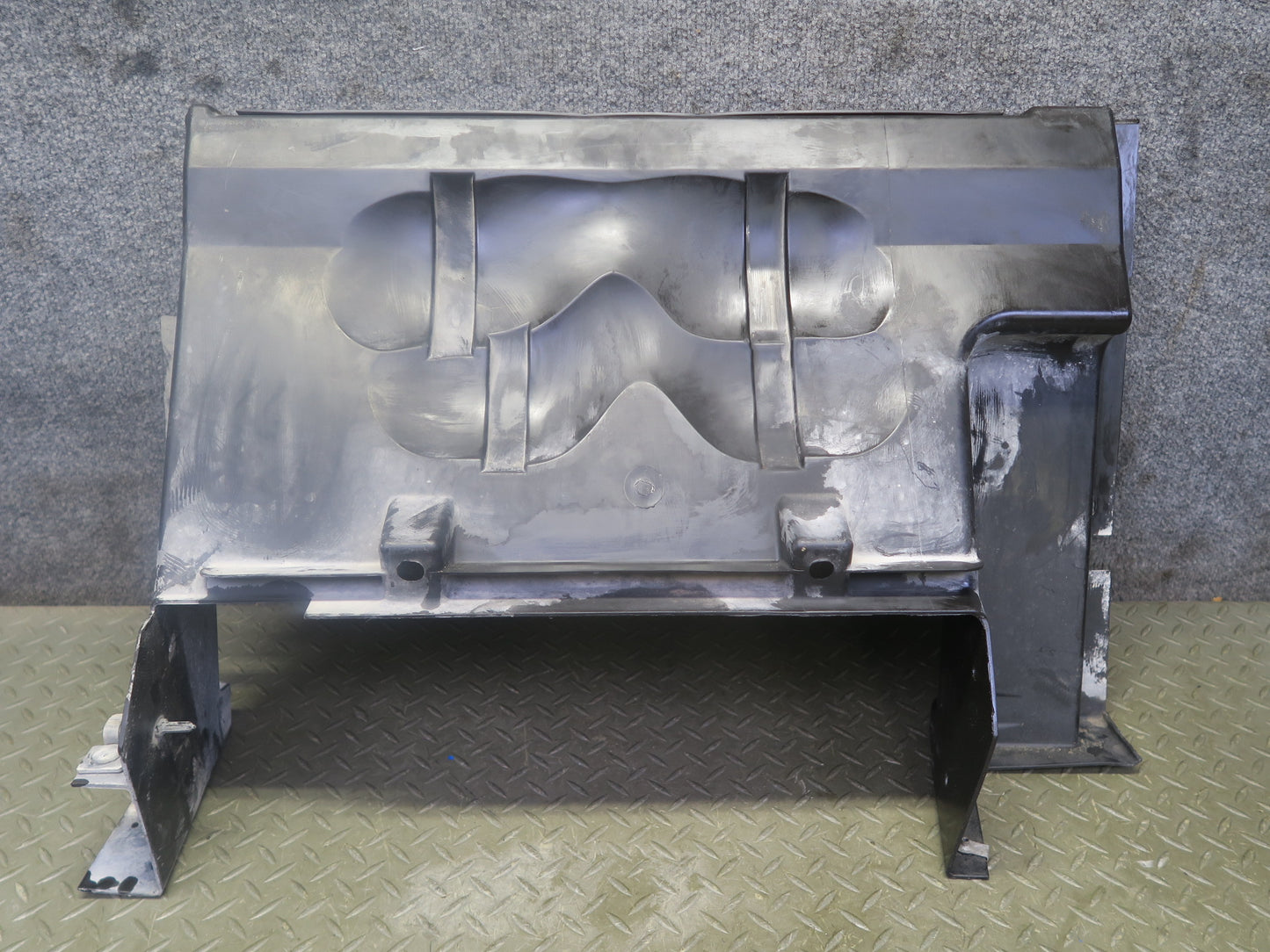 2004-2008 Cadillac XLR 4.6L Radiator Support Baffle Cover Air Duct 10353263