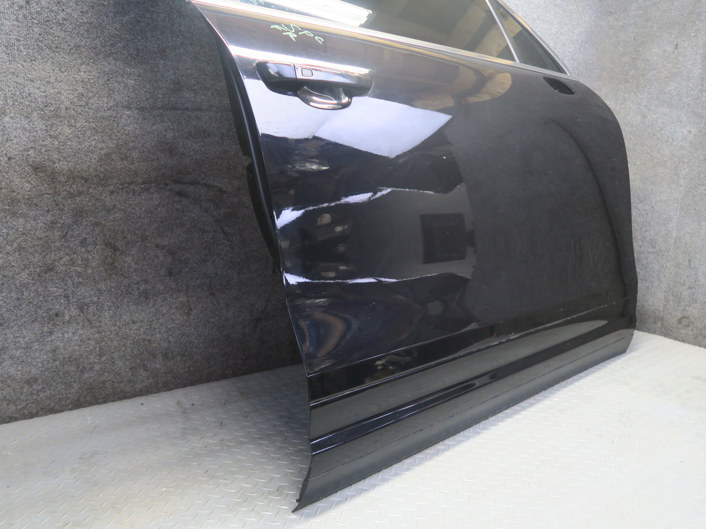 2011-2018 Porsche Cayenne 958 Front Right Door Black Shell Panel w Glass