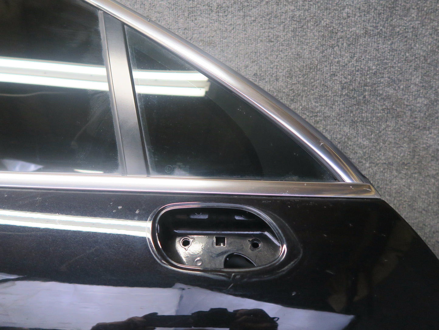 2011-2018 Porsche Cayenne 958 Front Right Door Black Shell Panel w Glass