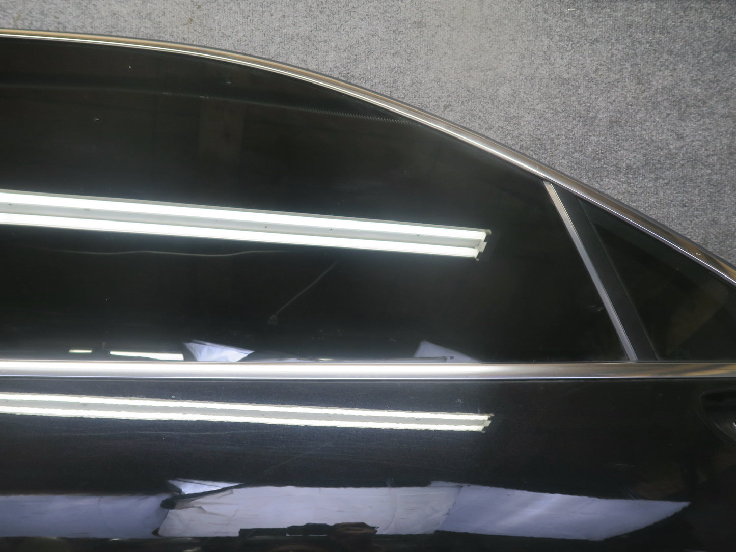 2011-2018 Porsche Cayenne 958 Front Right Door Black Shell Panel w Glass