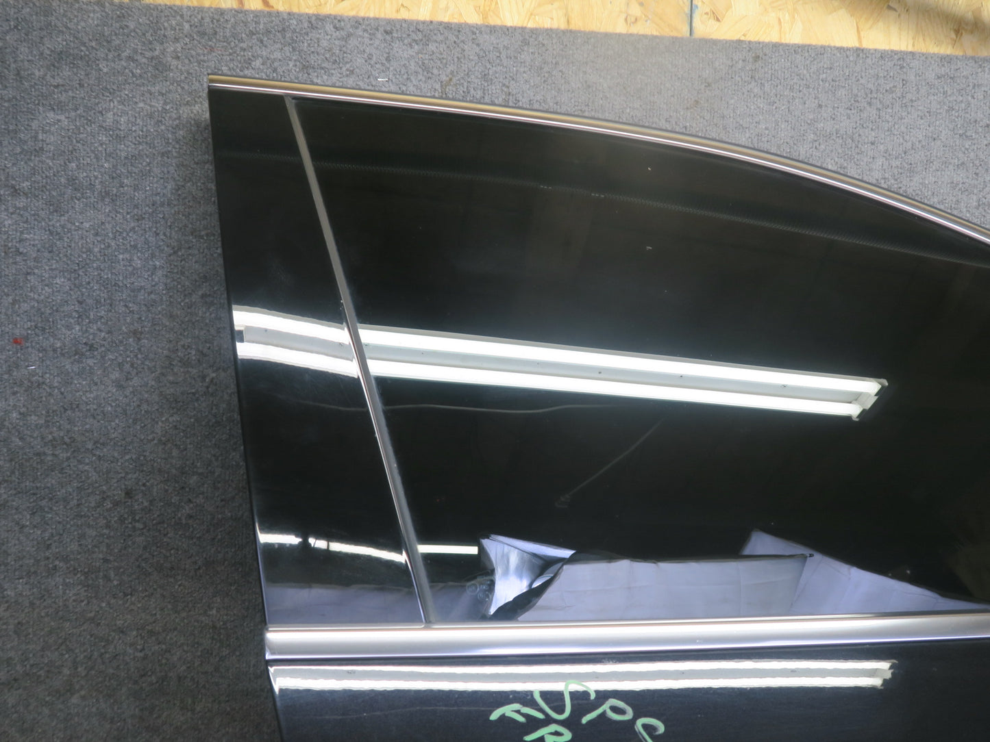 2011-2018 Porsche Cayenne 958 Front Right Door Black Shell Panel w Glass