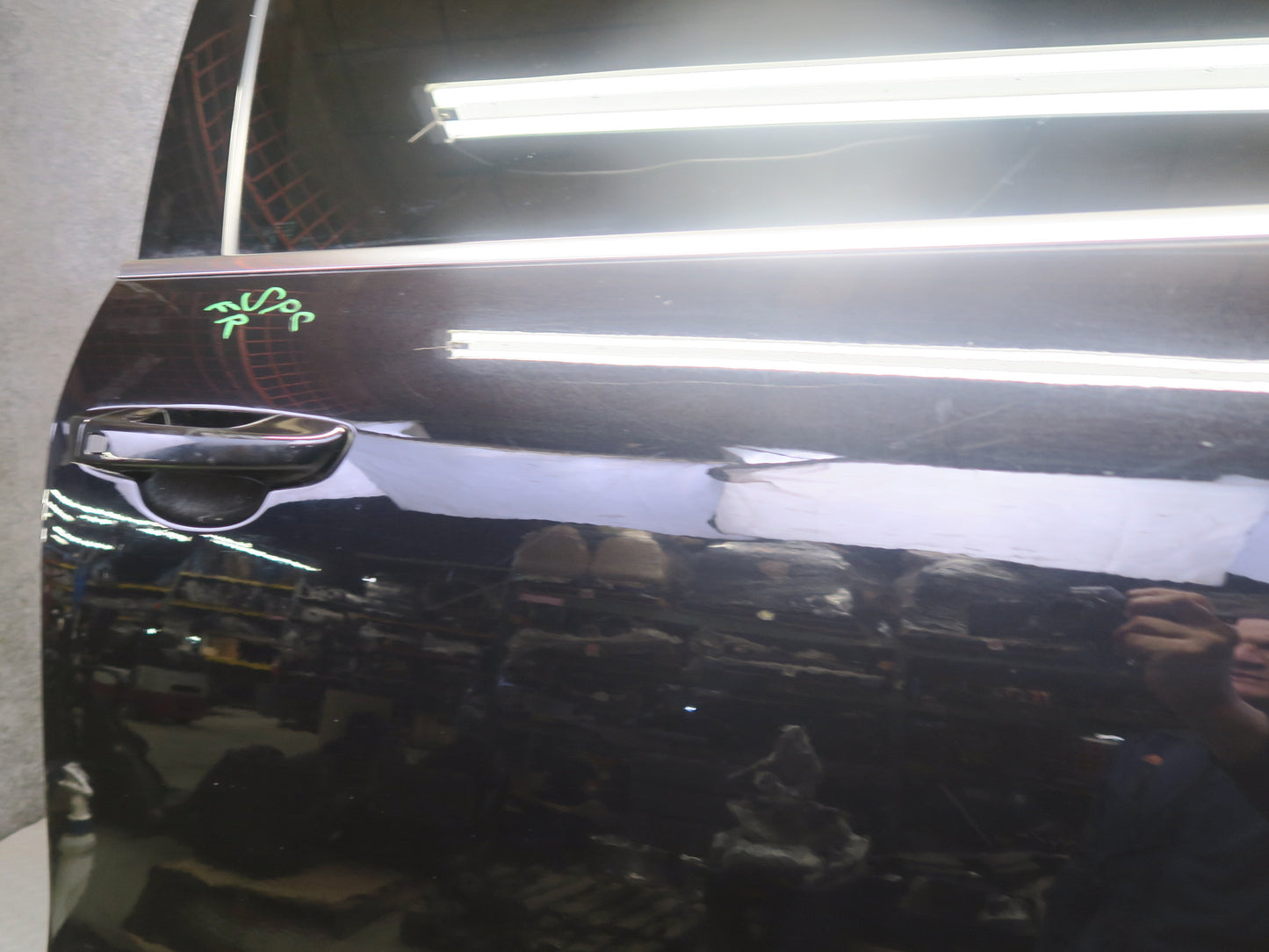 2011-2018 Porsche Cayenne 958 Front Right Door Black Shell Panel w Glass