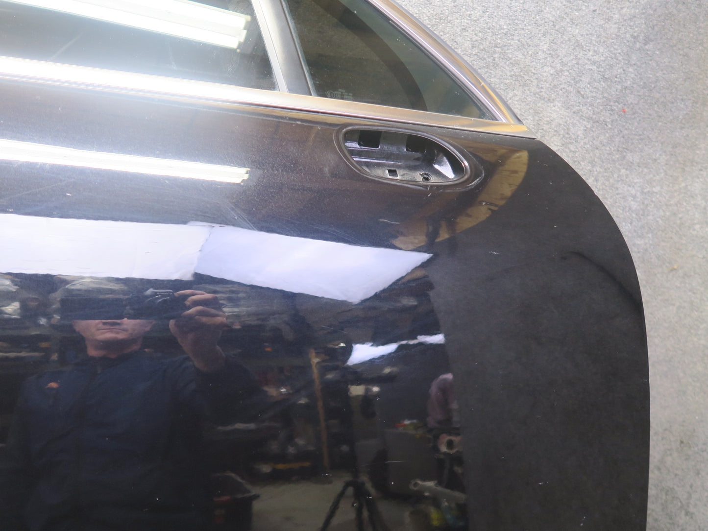 2011-2018 Porsche Cayenne 958 Front Right Door Black Shell Panel w Glass