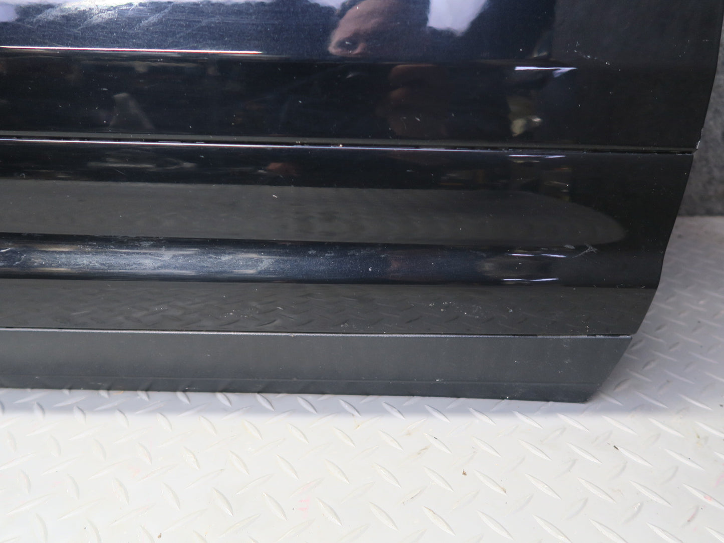 2011-2018 Porsche Cayenne 958 Front Right Door Black Shell Panel w Glass